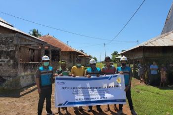 Pemasangan listrik di Sumba Barat Daya menggunakan dana desa
