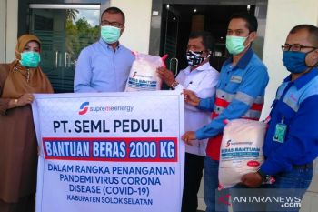 Supreme Energy Muara Laboh memilih beras lokal bantu warga Solok Selatan terdampak COVID-19