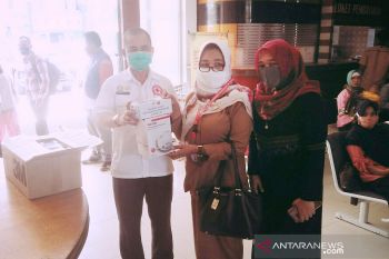 PMI Rohil serahkan bantuan masker ke RSUD Bagansiapiapi