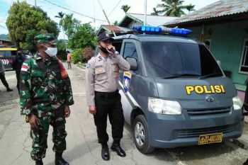 Sinergitas Polri-TNI imbau warga Kampung Buton cegah corona
