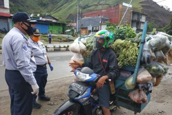 Bupati Jayapura minta Dishub data pedagang keliling untuk pencegahan COVID-19