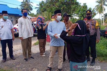 DPRD-Forkopinda Parigi Moutong bagi-bagi takjil