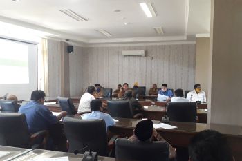 Rekap dan segera salurkan bantuan pihak ketiga untuk penangan COVID-19 di Pasbar, permintaan legislator