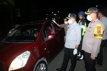 Aparat Polresta Jayapura tindak tegas oknum warga yang keluyuran malam