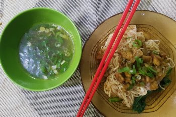 Menu Ramadhan - Mie ayam jamur buatan rumah