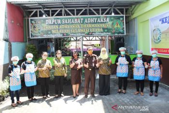 Dapur Sahabat Adhyaksa bantu warga terdampak COVID-19