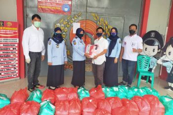 Pejuang Bravo Lima berikan 300 nasi kotak ke Lapas Perempuan Bandarlampung