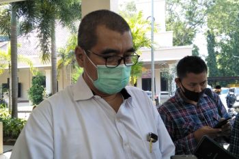 Tes cepat COVID-19 sebanyak 10 warga Cakranegara Barat reaktif