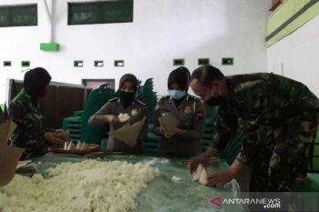 Dapur umum Kodim 0706/Temanggung bagikan 300 nasi bungkus