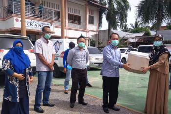 Demokrat Sumbar salurkan APD untuk 23 Puskesmas di Agam