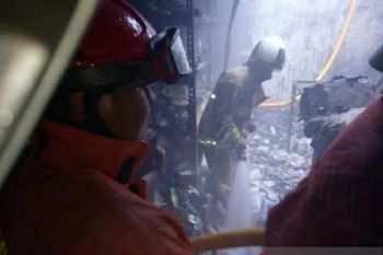 Gudang minimarket di Kalideres terbakar