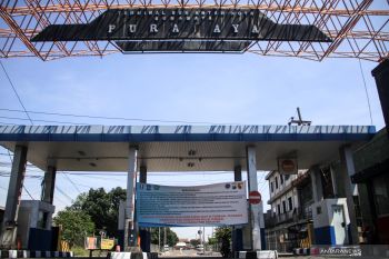 Aktivitas terminal Purabaya masih sepi