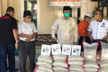 Saat Covid 19 mewabah, IKAH berbagi dan peduli warga kurang mampu
