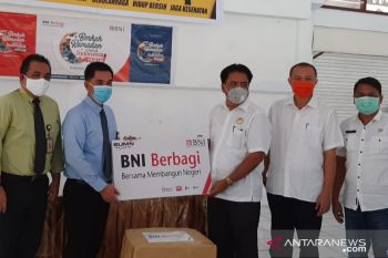 BNI serahkan bantuan APD tenaga medis di wilayah kepulauan