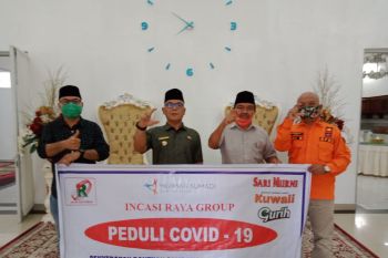 Incasi Raya Group Pasaman Barat salurkan APD dan sembako peduli COVID-19
