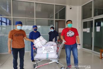 Telkomsel sumbang APD dan baju Hazmat di rumah sakit di Kendari