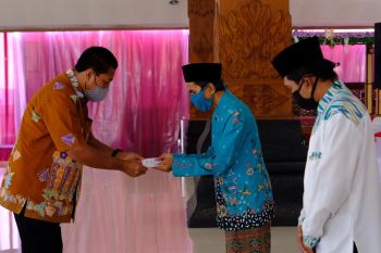 Baznas Kota Magelang  serahkan bantuan kepada ustadz-ustadzah