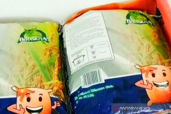Stok beras cukup, daging beku terkendala impor