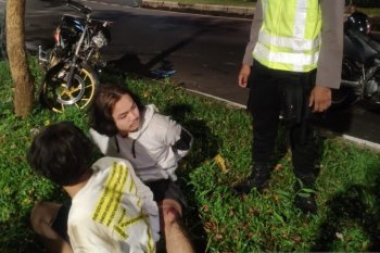 Dua mahasiswa ditangkap polisi saat kabur dari patroli PSBB