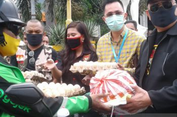 LMI berbagi kasih dengan masyarakat terdampak COVID-19 di Manado