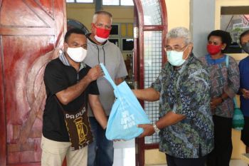 Kapolda dan Spirit of Papua berikan bantuan sembako ke gereja