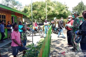 Babinsa Jayawijaya edukasi warga pencegahan COVID-19