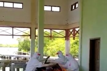 Tim Kesehatan evakuasi jenazah nelayan di Pasar Pering Natuna