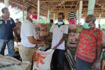 Intelkam Polda Papua bantu sembako warga kampung Bring Jayapura
