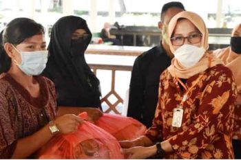 DWP Sulbar salurkan 500 paket bantuan kebutuhan pokok kepada PTT putus kontrak