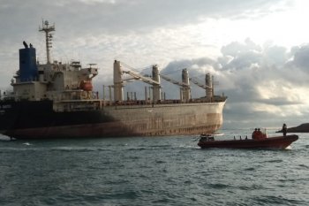 Kapal kargo kandas di perairan Batam