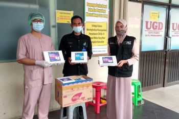 ACT Lampung bagikan takjil kepada tenaga medis