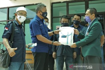 NasDem beri bantuan APD untuk Dokter-perawat di Sulteng