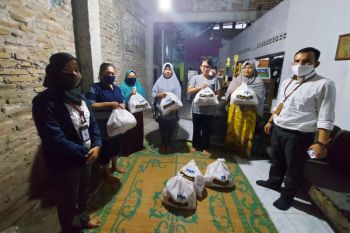 PNM membagikan 25.000 sembako untuk nasabah terdampak COVID-19