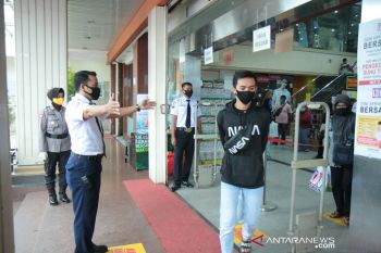 Pusat perbelanjaan di Probolinggo diminta minimalkan kerumunan dan wajib masker