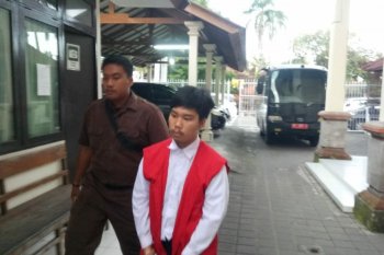 Seorang buruh asal Hong Kong dituntut 20 tahun penjara karena 4 kg sabu