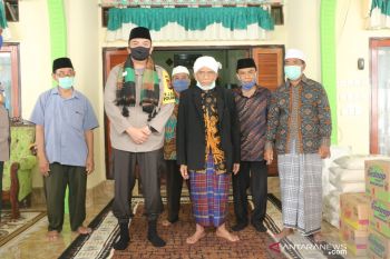 Kapolda NTB silaturahmi ke Ponpes Qhomarul Huda