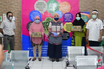 Anggota DPR bagikan 100 paket asupan gizi tambahan bagi ibu hamil