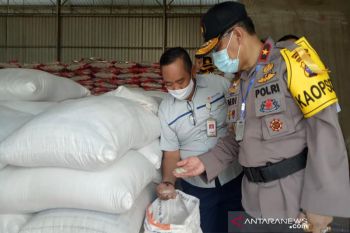 Kapolda Kalteng cek ketersediaan beras dan kesiapan personel jelang lebaran