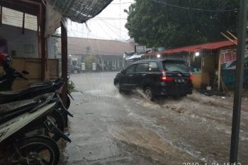 Banjir bandang landa wilayah Cipanas Kabupaten Lebak