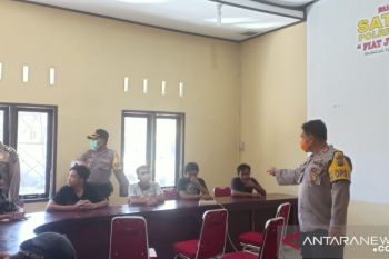 Akibat melanggar aturan PSBB, 12 orang diamankan polisi di Pasaman Barat