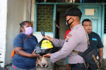 Satgas Aman Nusa berikan paket sembako kepada disabiltas di Kota Jayapura