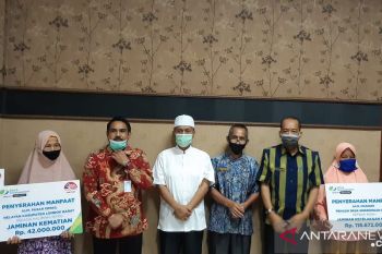 BPJAMSOSTEK menyerahkan santunan empat pekerja meninggal di Lombok Barat