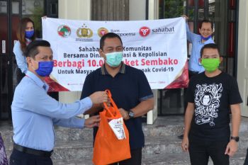 KSP Sahabat Mitra Sejati bantu sembako bagi pelaku UMKM terdampak COVID-19