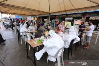 Pemkot Batam tes cepat COVID-19 di Pasar Mega Legenda