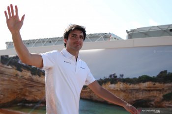 Carlos Sainz gabung Ferrari pada 2021