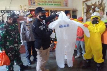Polda Jateng bagikan APD dan sembako kepada MRI