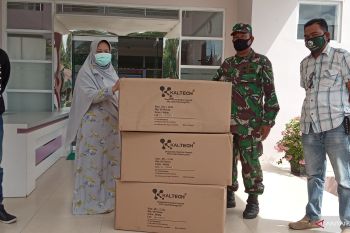 Kodim Agam salurkan APD untuk tenaga kesehatan yang merawat pasien COVID-19