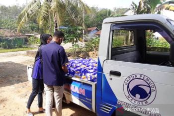 Bantu ringankan beban masyarakat, Nasdem Dharmasraya bagi sembako