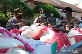 Polres Agam salurkan 448 paket sembako kepada warga
