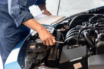 Tips merawat mobil yang terparkir lama di garasi rumah